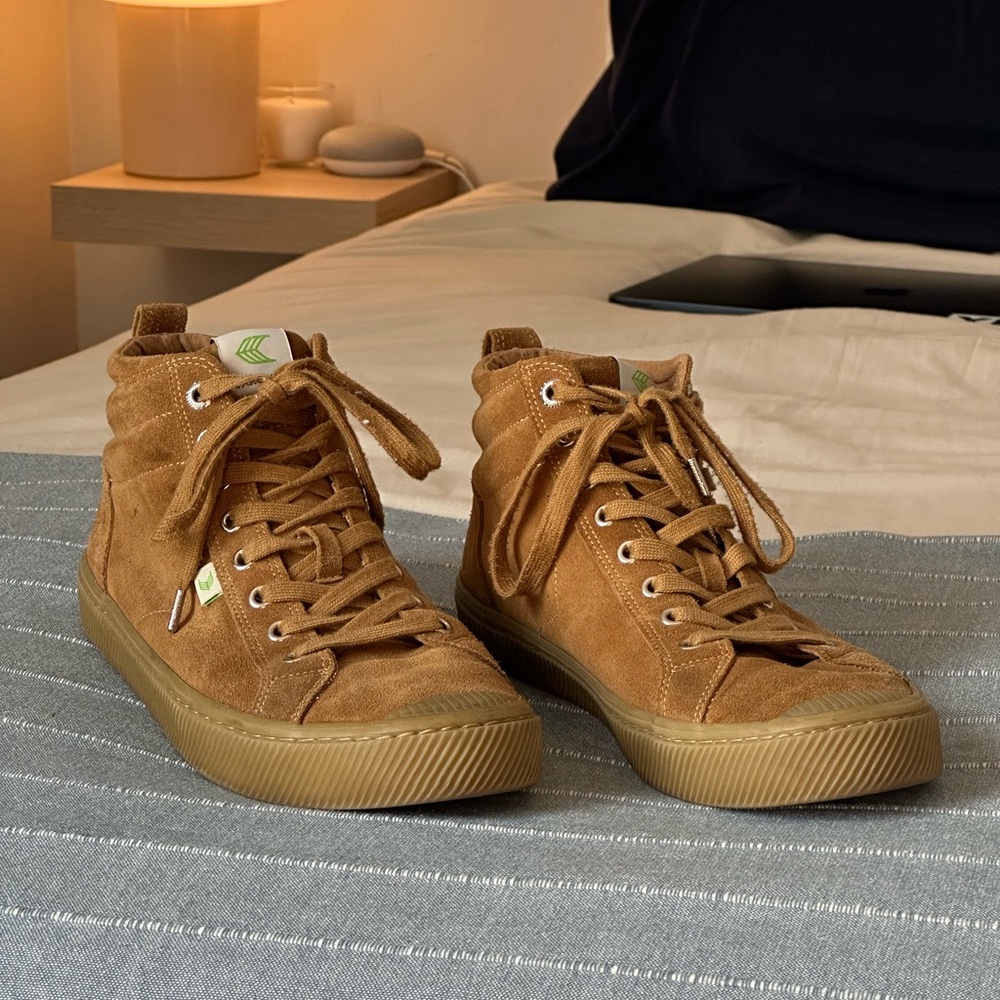 Cariuma OCA High Suede Camel